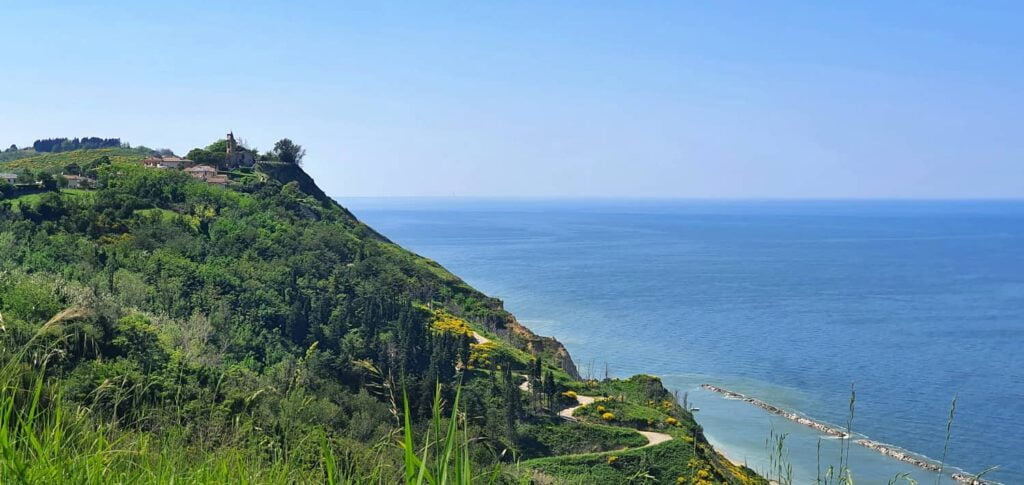 Borghi più belli delle Marche: un viaggio romantico nel medioevo 68 fiorenzuola di focara, borghi più belli d'italia nelle marche