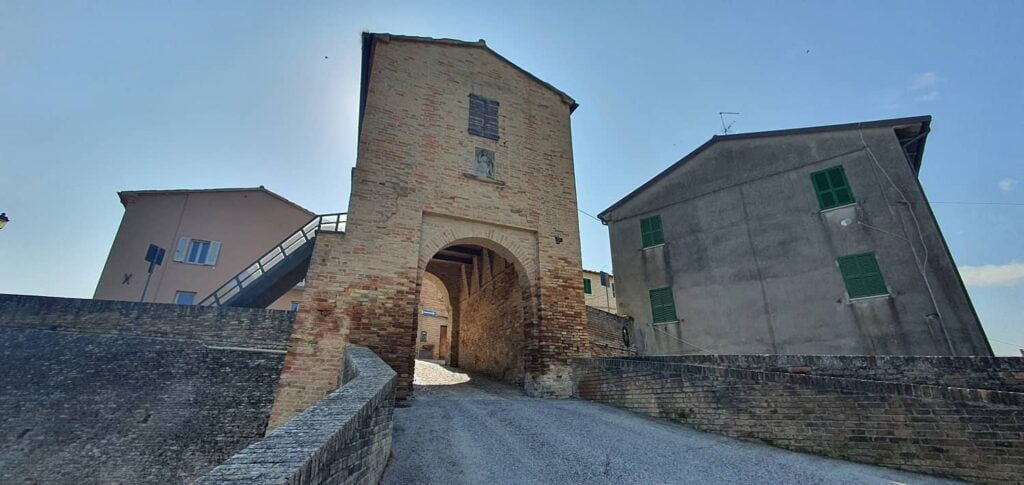 Borghi più belli delle Marche: un viaggio romantico nel medioevo 91 borghi più belli delle marche, montefabbri