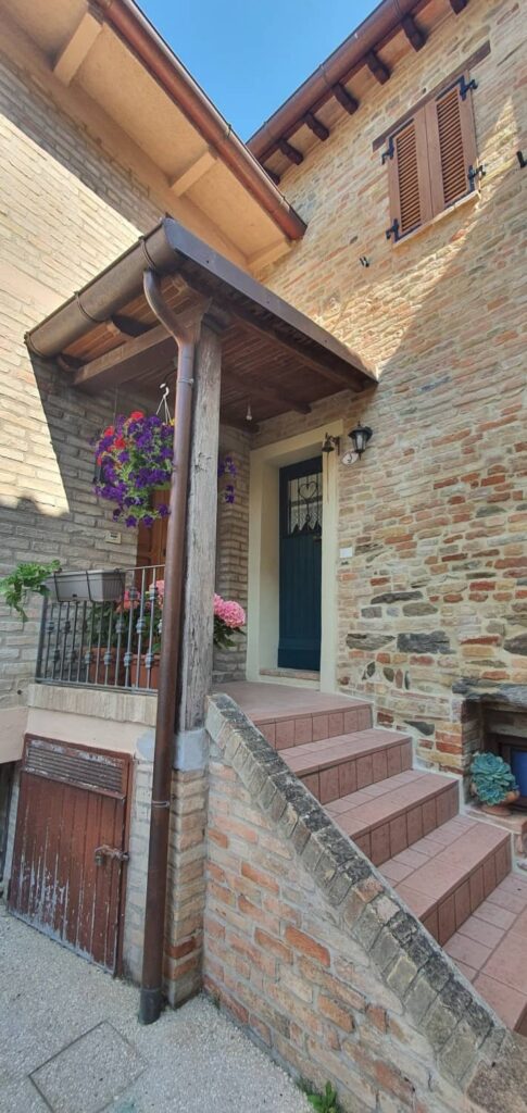 Borghi più belli delle Marche: un viaggio romantico nel medioevo 95 il borgo di montefabbri