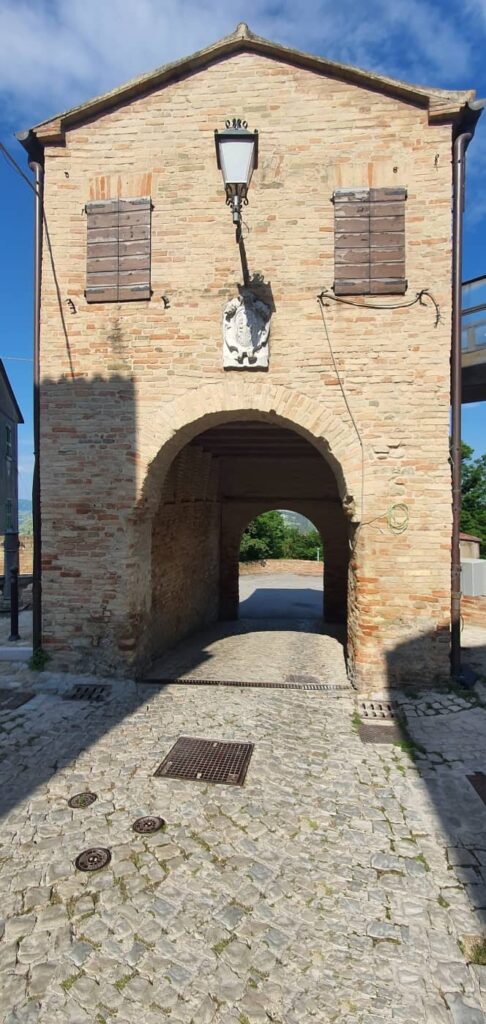 Borghi più belli delle Marche: un viaggio romantico nel medioevo 97 montefabbri, borghi più belli delle marche, borghi più belli d'italia