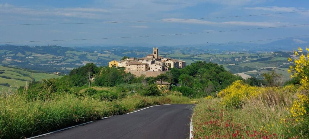 Borghi più belli delle Marche: un viaggio romantico nel medioevo 90 borghi più belli delle marche, montefabbri