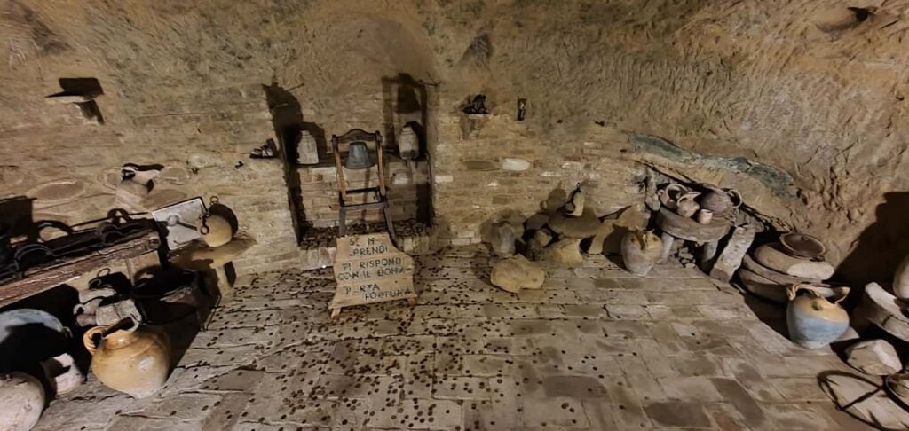 Borghi più belli delle Marche: un viaggio romantico nel medioevo 47 grotte medievali di gradara,