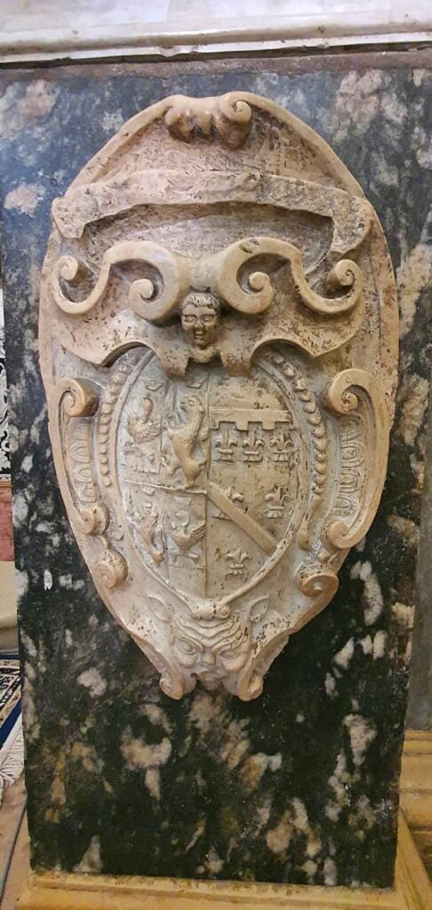 Borghi più belli delle Marche: un viaggio romantico nel medioevo 105 stemma