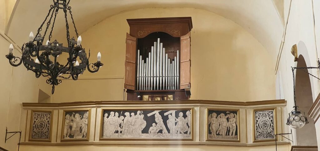 Borghi più belli delle Marche: un viaggio romantico nel medioevo 102 pieve di san gaudenzio, opere in scagliola