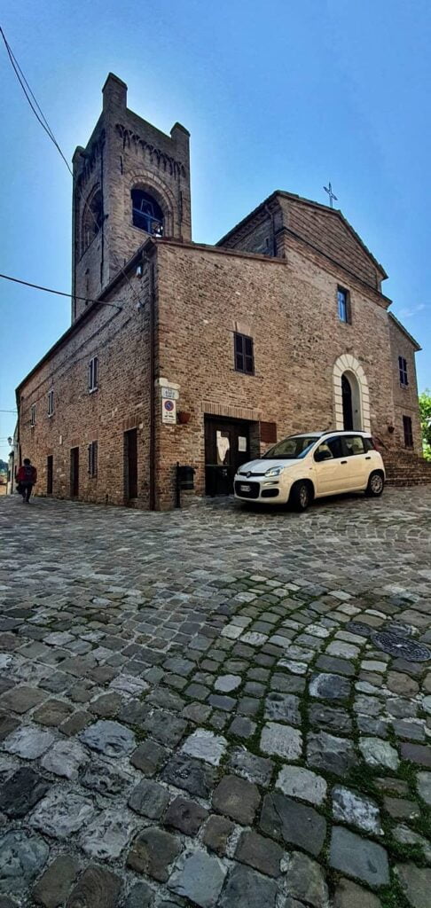 Borghi più belli delle Marche: un viaggio romantico nel medioevo 99 pieve di san gaudenzio, montefabbri