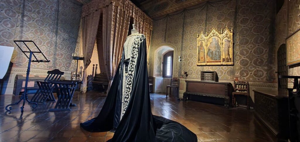 Borghi più belli delle Marche: un viaggio romantico nel medioevo 34 camera di Francesca, rocca di gradara