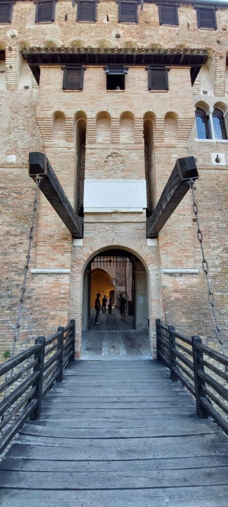 Borghi più belli delle Marche: un viaggio romantico nel medioevo 13 rocca di gradara, borghi più belli delle marche