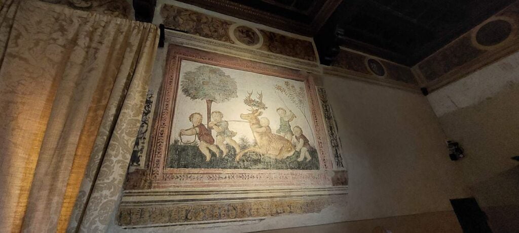 Borghi più belli delle Marche: un viaggio romantico nel medioevo 23 sala dei putti, rocca di gradara