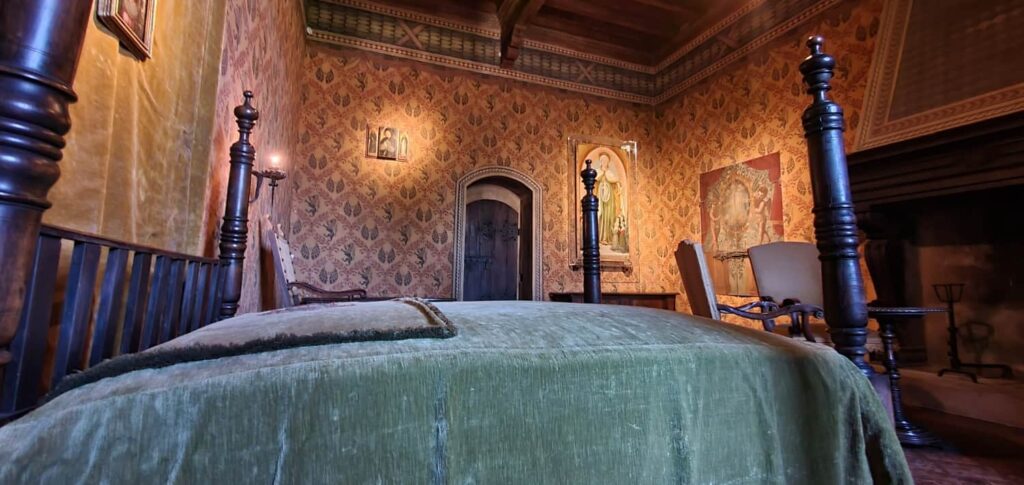 Borghi più belli delle Marche: un viaggio romantico nel medioevo 29 sala del leone sforzesco