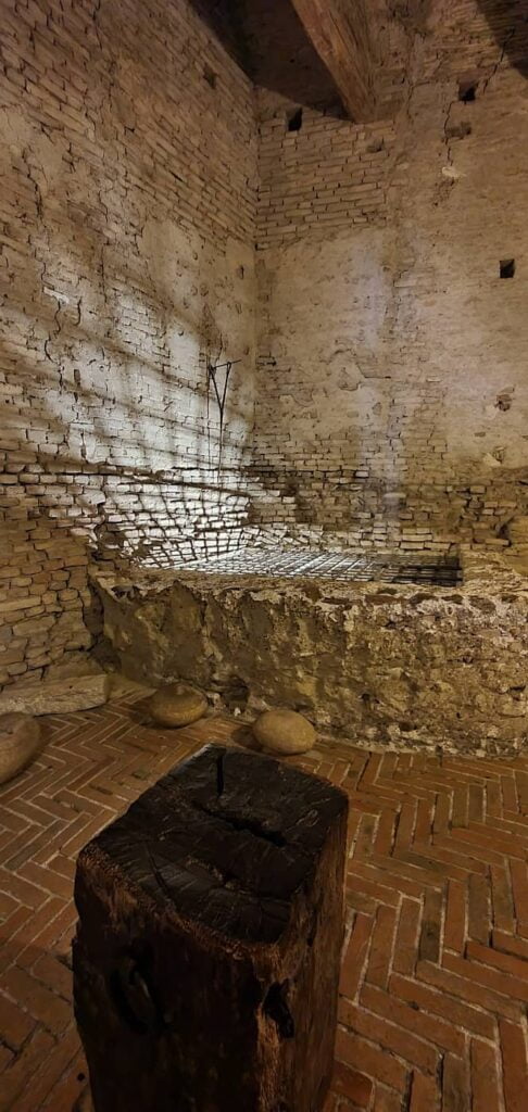 Borghi più belli delle Marche: un viaggio romantico nel medioevo 19 sala delle torture, castello di gradare