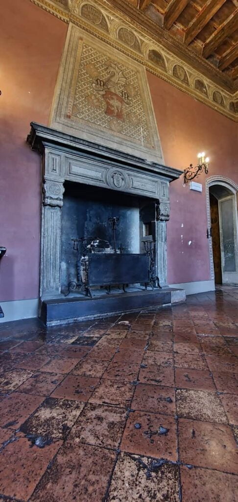 Borghi più belli delle Marche: un viaggio romantico nel medioevo 25 sala malatestiana, rocca di gradara