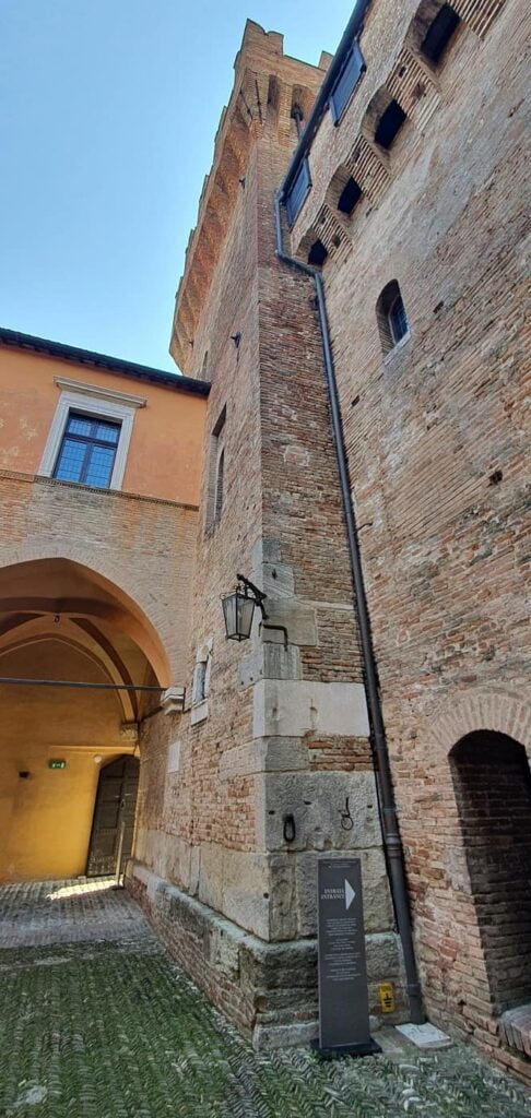 Borghi più belli delle Marche: un viaggio romantico nel medioevo 11 la torre del mastio