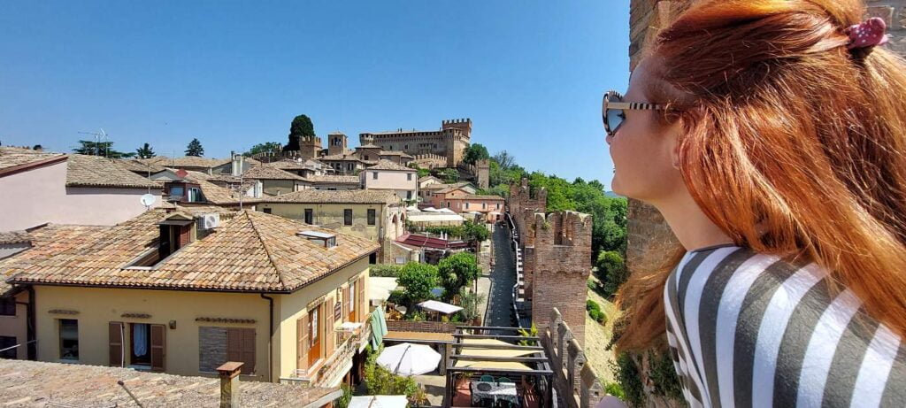 Borghi più belli delle Marche: un viaggio romantico nel medioevo 3 il borgo medievale di gradara