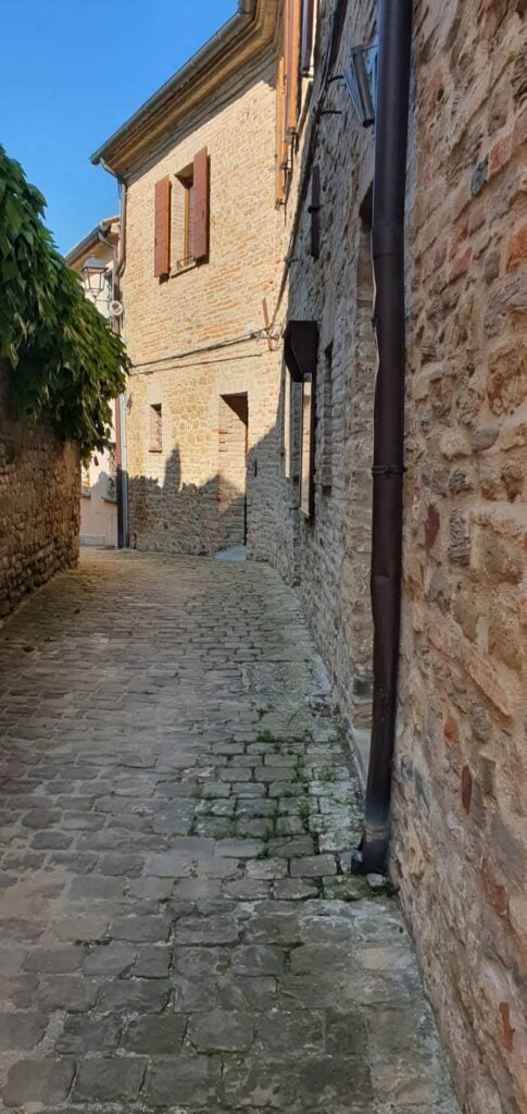 Borghi più belli delle Marche: un viaggio romantico nel medioevo 67 fiorenzuola di focara, borghi marche