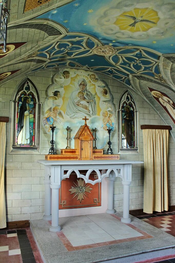 la cappella italiana - Isole Orcadi scozia, la mandonna col bambino di chiocchetti