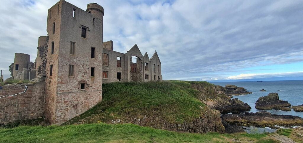 New Slains Castle: il castello di Dracula di Bram Stoker in Scozia 2 il castello di dracula in scozia