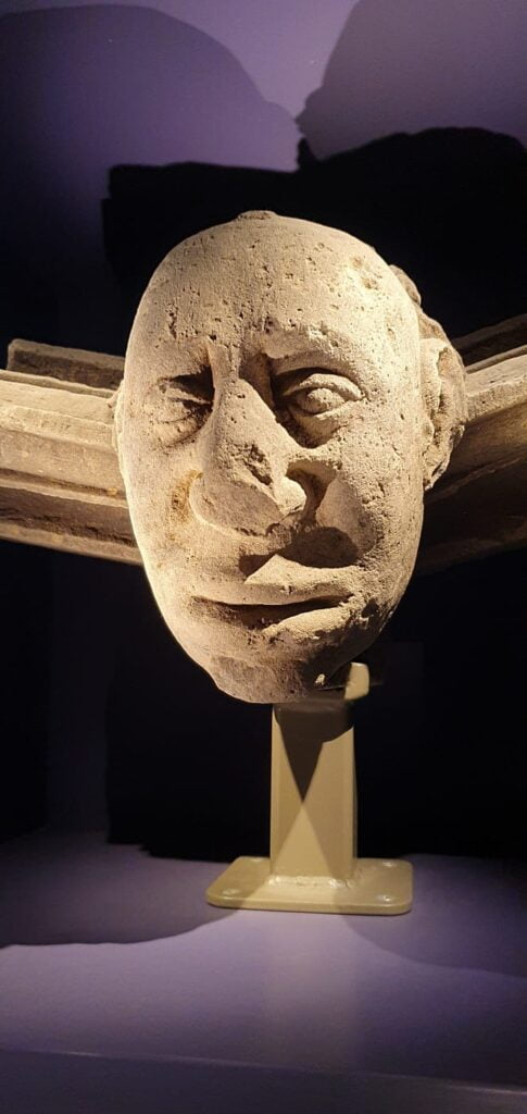 Carved stones, le pietre scolpite di Elgin