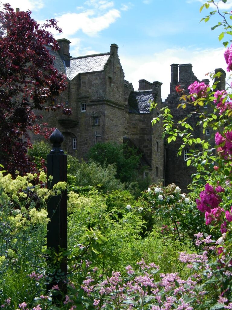 Kellie Castle (Scozia): il castello che non ti aspetti 5 kellie castle garden 30