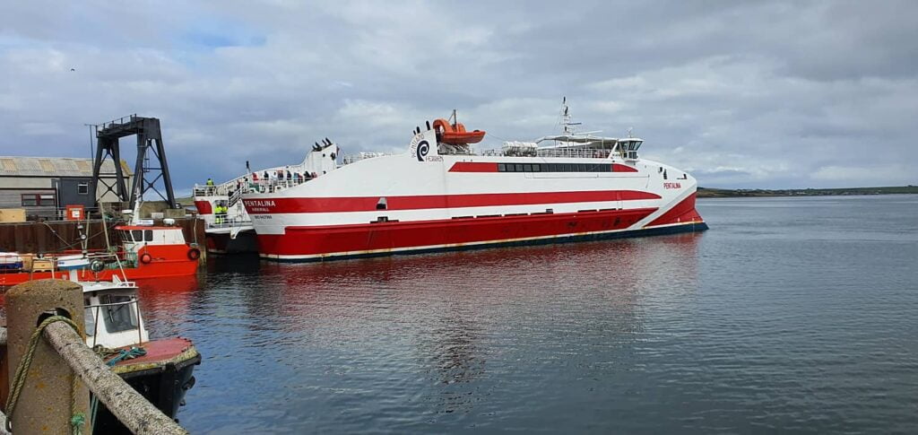 Dove si trovano le Isole Orcadi e come raggiungerle 6 traghetto pentalnd ferries scozia