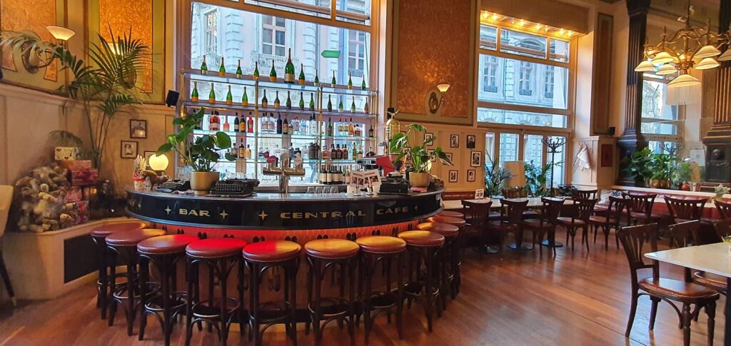 Central Grand Café Budapest, uno dei locali più antichi della città 5 Central Grand Cafe Budapest