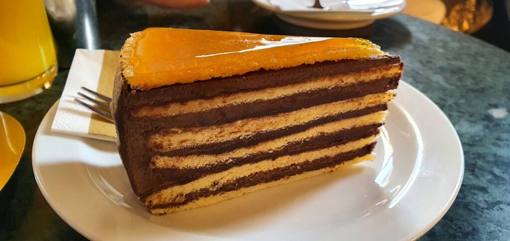 Gerbeaud café: mangiare nell'iconico locale di Budapest 10 Gerbeaud café, pasticcerie storiche