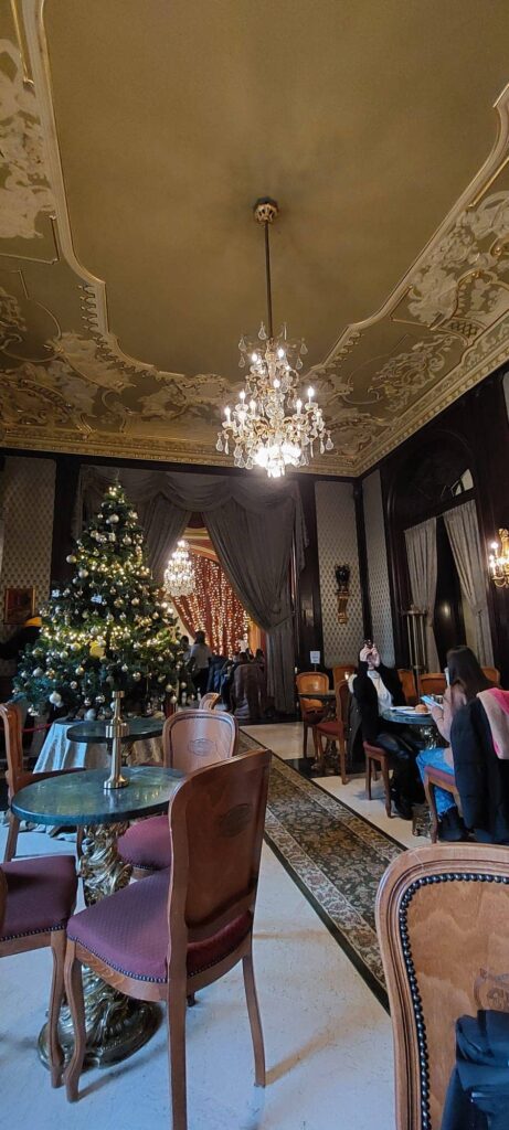 Gerbeaud café: mangiare nell'iconico locale di Budapest 6 Gerbeaud café