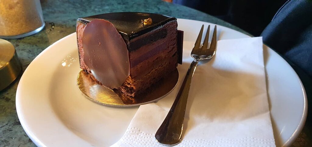 Cosa mangiare a Budapest: i piatti tipici della tradizione ungherese 16 Gerbeaud cake, dolci tipici ungheresi