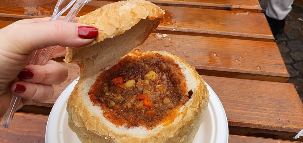 Cosa mangiare a Budapest: i piatti tipici della tradizione ungherese 7 Gulash - cosa mangiare a Budapest