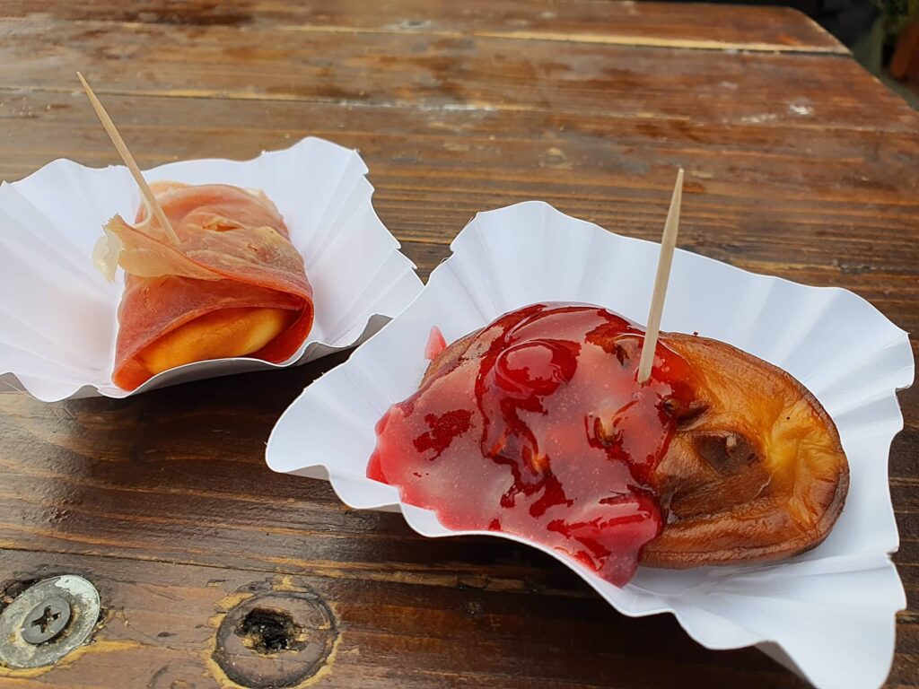 Cosa mangiare a Cracovia e dove: piatti tipici e locali da provare 8 Oscypek, street food cracovia