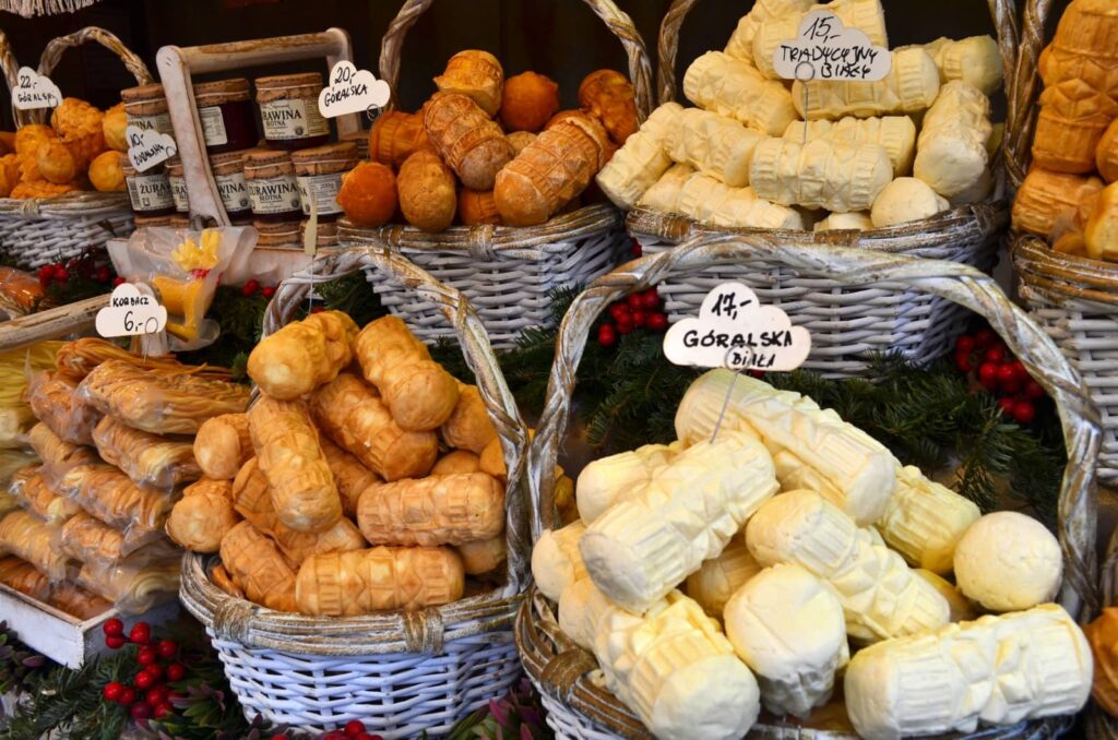 Cosa mangiare a Cracovia e dove: piatti tipici e locali da provare 6 Oscypek, formaggi polacchi