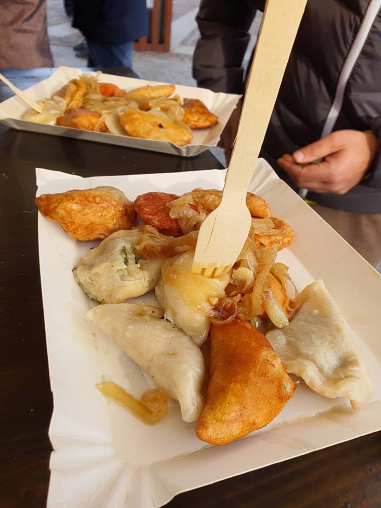 Cosa mangiare a Cracovia e dove: piatti tipici e locali da provare 3 pierogi, cosa mangiare a cracovia