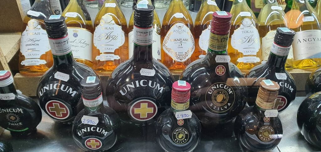 Cosa mangiare a Budapest: i piatti tipici della tradizione ungherese 23 unicum e tokaij, cosa bere in ungheria