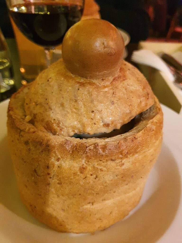 Cosa mangiare a Cracovia e dove: piatti tipici e locali da provare 10 Zurek, cibo cracovia