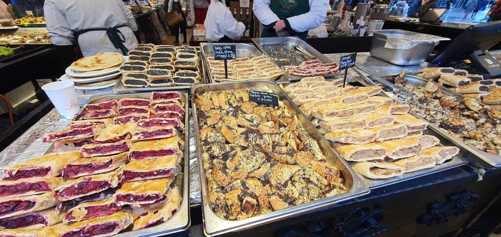 Cosa mangiare a Budapest: i piatti tipici della tradizione ungherese 19 dolci tipici ungheresi, cosa mangiare in ungheria