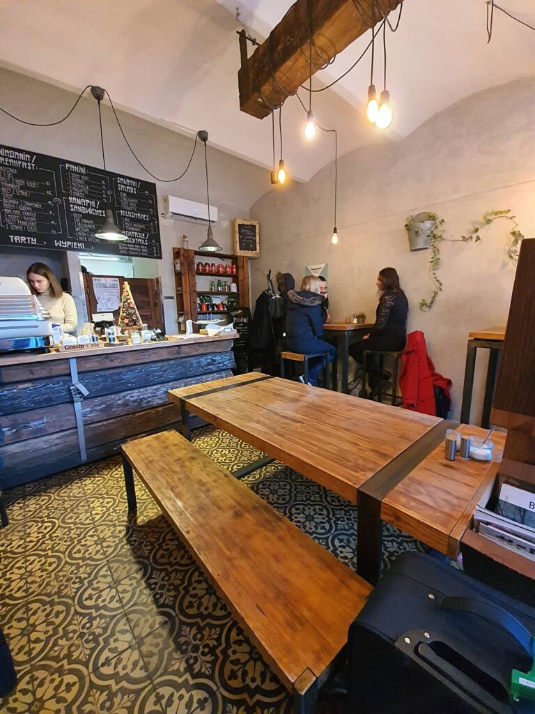 Cosa mangiare a Cracovia e dove: piatti tipici e locali da provare 15 gossip cafe cracovia