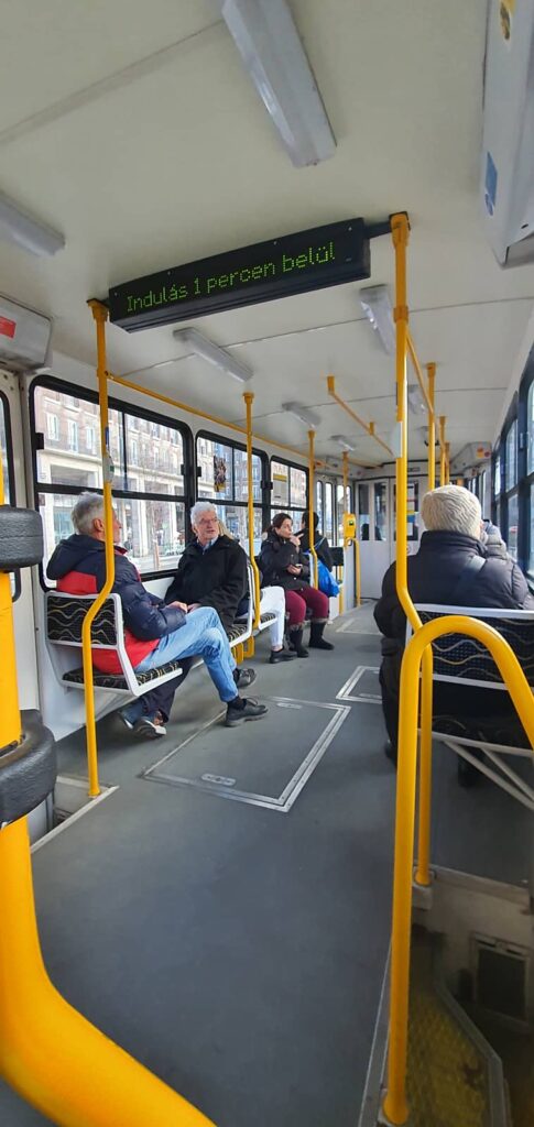 Come muoversi a Budapest: guida completa per spostarsi in città 17 tram budapest