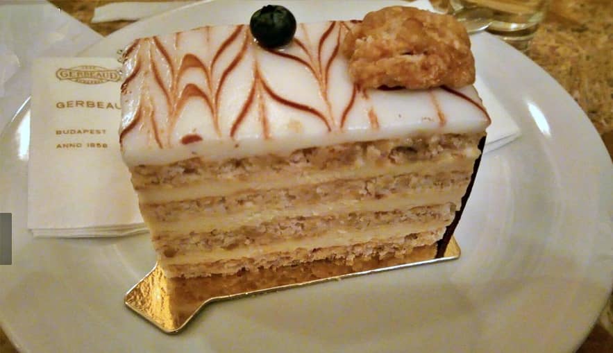 Cosa mangiare a Budapest: i piatti tipici della tradizione ungherese 17 Torta Esterházy