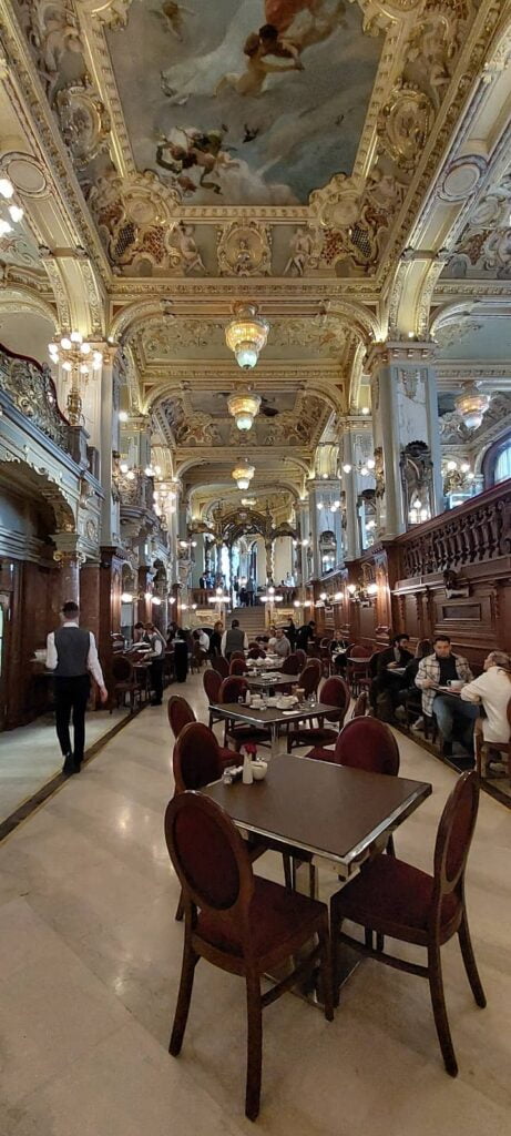 New York Cafe Budapest: il caffè più bello del mondo 18 New York Cafè budapest