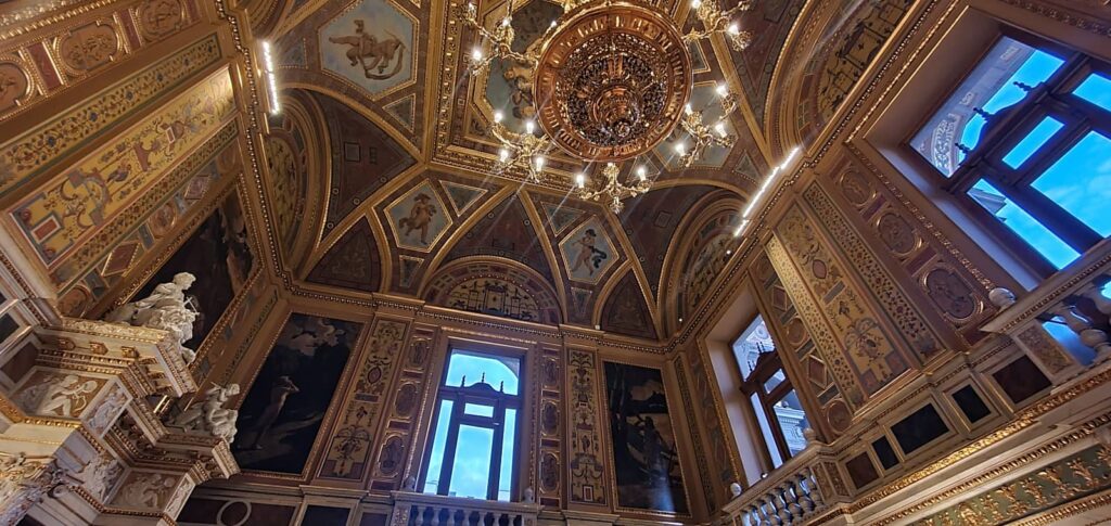 Teatro dell'Opera di Budapest: guida completa e perchè visitarlo 33 The Feszty Bar, opera house budapest