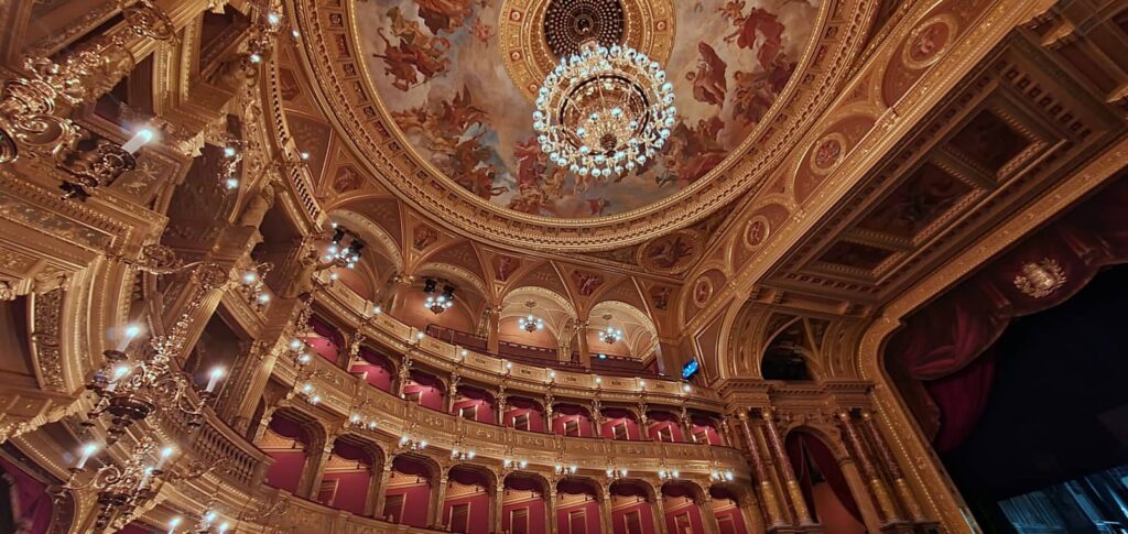 auditorium, teatro opera budapest