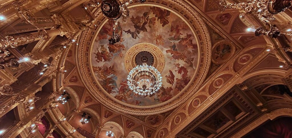 auditorium, teatro opera budapest