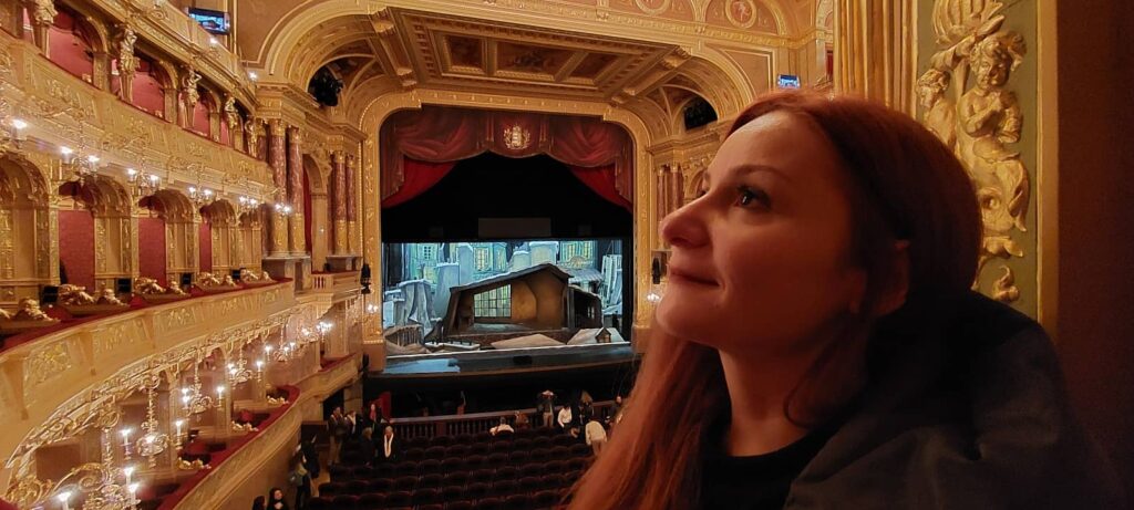 auditorium, teatro opera budapest