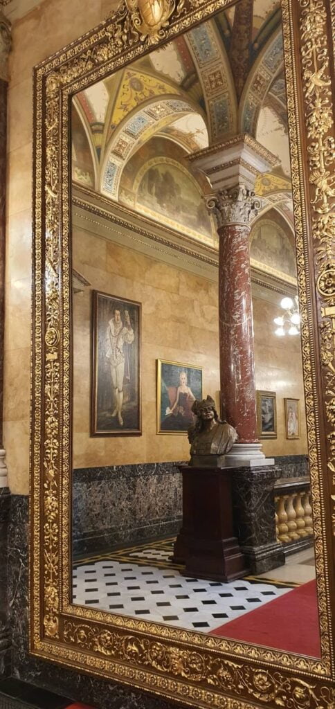 Teatro dell'Opera di Budapest: guida completa e perchè visitarlo 22 scalinata reale, teatro opera budapest