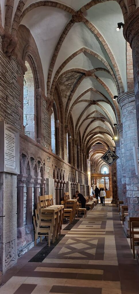 St Magnus Cathedral: la Cattedrale più antica della Scozia 4 St Magnus Cathedral