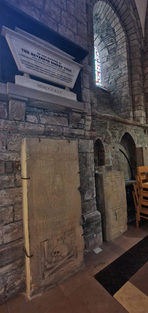 St Magnus Cathedral: la Cattedrale più antica della Scozia 41 pietre tombali, st magnus cathedral