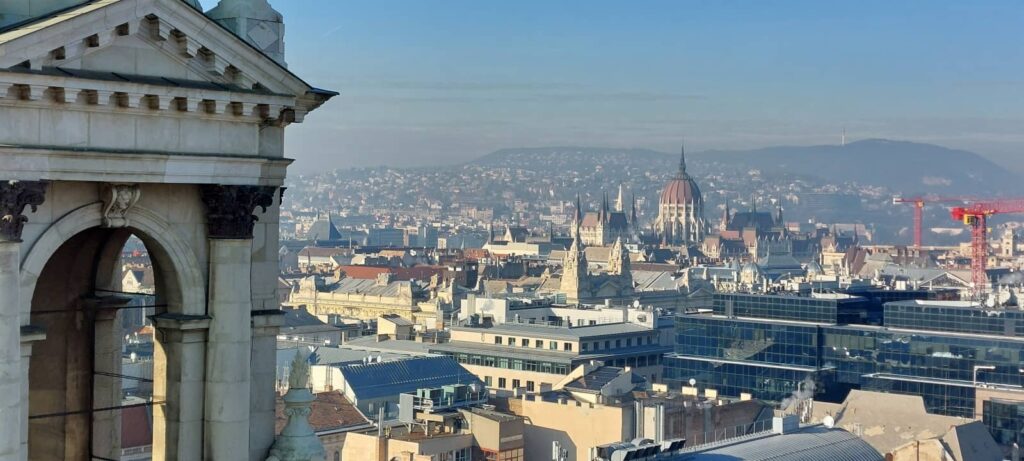 viste dalla terrazza della basilica santo stefano budapest