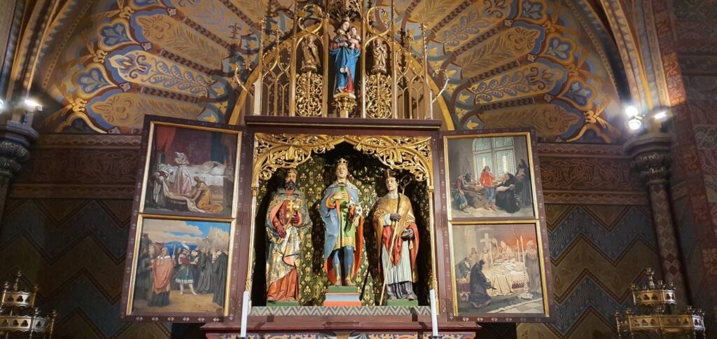 La chiesa di Mattia, uno degli edifici più antichi di Budapest 28 cappella di sant emerico - chiesa di mattia a budapest.