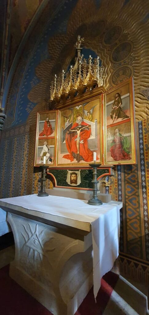 La chiesa di Mattia, uno degli edifici più antichi di Budapest 34 cappelle chiesa di mattia 2