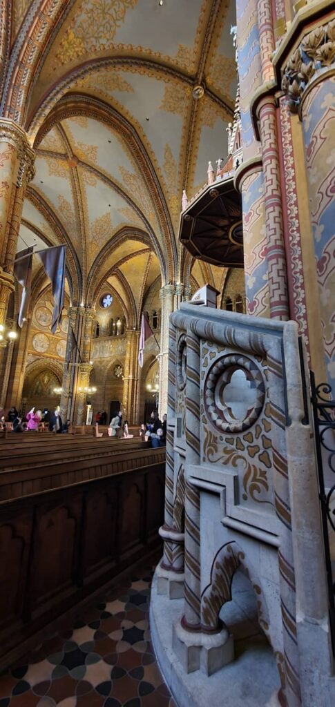 La chiesa di Mattia, uno degli edifici più antichi di Budapest 46 chiesa di mattia a budapest, pulpito