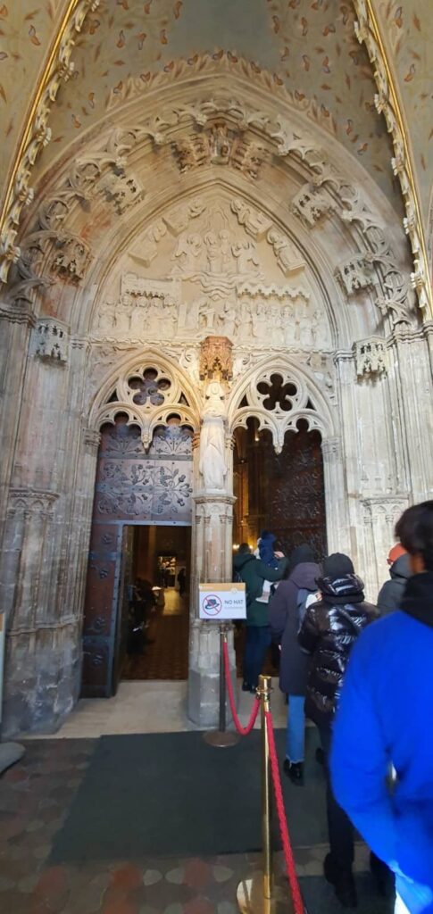 La chiesa di Mattia, uno degli edifici più antichi di Budapest 19 chiesa di mattia porte